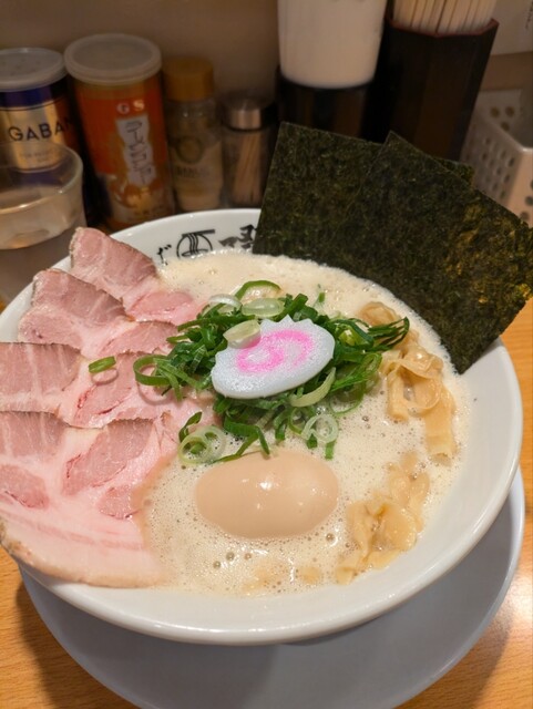by とよけんかにゃ : 鶏そば 啜る 丸の内本店 （ススル） - 丸の内/ラーメン [食べログ]