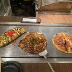 福太郎 - 左オムそば　中ねぎ焼き　右お好み焼き