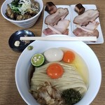 王者-23 - ＴＫＭと、盛りチャーシューx２＆炭火焼き鶏丼