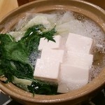 さくらや - 湯豆腐
                                薬味は大根おろしとネギ