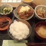 つまみや7・14 - おにくの定食（チキン南蛮とモツ煮込み）
