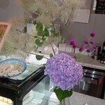 Patisserie Richroma - 常連さんが生けたお花
