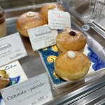 Litus - ショーケースの中、購入したのはミニ。