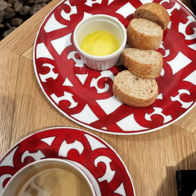 オシャレ空間で、エルメスの食器でいただける贅沢な一時。』by