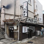 八栄亭 下店 - お店 外観（左の階段を上がると2Fの上店の入口がある）