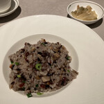 中国飯店 富麗華 - 黒米入りチャーハン