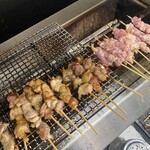 鳥文 - 料理写真:焼きとりは炭火焼き仕上げ