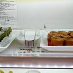 ベイクオーレ - 抹茶大納言ロール、プチガトー