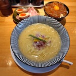 麺家 たけ田 - 真鯛、平目、鯵、イサキの焼き出汁で造る濃厚塩そばと漁師の白いか漬け丼