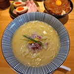 麺家 たけ田 - 真鯛、平目、鯵、イサキの焼き出汁で造る濃厚塩そばと漁師の白いか漬け丼