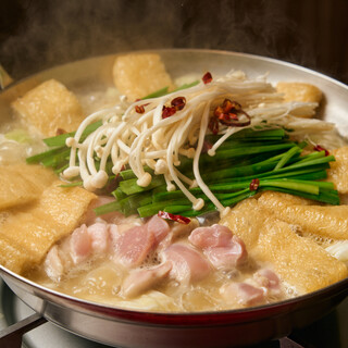 【満足度100%】鶏白湯鍋の元祖！？7時間煮込んで作る鶏出汁