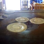 山口お好み屋 - 焼いて・・・