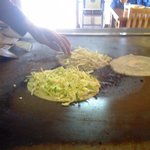 山口お好み屋 - 野菜などのせて、、