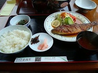 h Honjin - ニジマスバター焼き定食￥1650