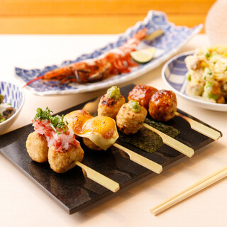 宴会にはさかえや名物料理を堪能できるコースを。飲み放題あり