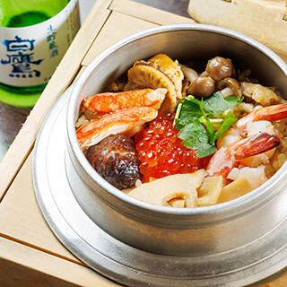 受け継がれる伝統の味。旨味が凝縮した「元祖釜めし」