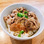 麦の寅GACHISOBADOJO - 肉飯400円税込み