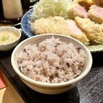 とんかつ よしだ - 雑穀米