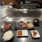 ステーキハウス近江 - お肉は100gなのでこの後、熱々が更に加わります。