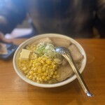 ラーメンうめ八 - 塩チャーシューにバターコーントッピング