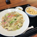 中国料理 桃苑 - ・皿うどんと炒飯のセット。