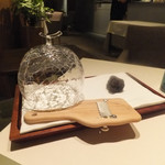 アルキオーネ - １０）メロンの形のガラス器に入った良質のトリュフ登場。