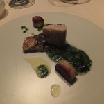 アルキオーネ - １４）魚料理。鰆にあおさ海苔のソース。とろけるような肉。