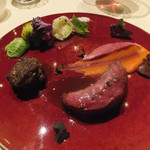 アルキオーネ - １７）フランス産鳩の、レバー、心臓、砂肝、胸肉、首肩肉をそれぞれ調理したもの。焼き鳥屋のコースの様（笑）それぞれに美味しい。