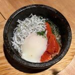 天六すいっち - しらすと明太子、半熟卵の石焼アヒージョ