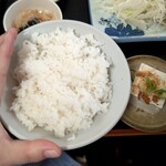 食事処点心 - ご飯は200グラムくらい。艶はそこそこ無い
