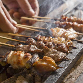 弾力と肉汁に富んだ「純系名古屋コーチン」を串焼で堪能