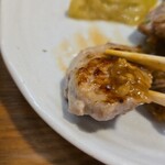 キッチン ブルー グローブ - 豚ヒレ肉ソテーはツルツル滑ります