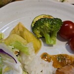 キッチン ブルー グローブ - 備え付け野菜は手付かず