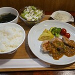 キッチン ブルー グローブ - 豚ヒレ肉ソテー　ポルチーニの和風ソース