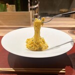 パルコ フィエラ - 自家製タヤリン（古平産ムラサキウニ、しじみ出汁、天然あさつき）
      
      