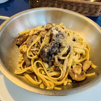 オッティモ・シーフード・ガーデン 新宿店 - 牛肩肉の赤ワイン煮込み・九条葱・マッシュルームソース タリアテッレ