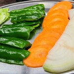 焼肉ジンギスカン つるや - ジンギスカンについてくる野菜