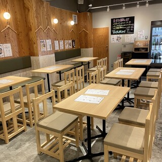 大人が集うカジュアルな空間。気軽なお食事利用も大歓迎！