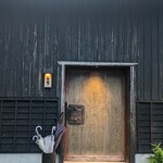 みやざき地頭鶏炭火焼 Kutsurogi 三四郎 - 住宅地の中に