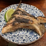 鮨とみいち - 鰤か鮪…どっちだっけ