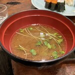 鮨とみいち - 海老を感じる〆の味噌汁