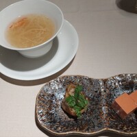 桂林 - 前菜とふかひれスープ