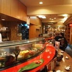 Sushidokoro Ginza Zushi - カウンターの形状が面白い