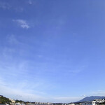 焼きもの家 慶 - 梅雨の只中に束の間の青空