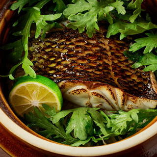 伝統の釜めしを旬の厳選素材で楽しむ