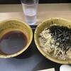 なぜ蕎麦にラー油を入れるのか。 田町店