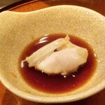 旬彩 天ぷら 心来(しんら） - てっちり：河豚の骨の部分を手に持ってかぶりつきます！ この感じメチャ良いですねッ！河豚の身がぷりぷりで 身離れが良くて素晴らしいです。♡♡♡　 　河豚の良いお出汁で、お野菜も豆腐も別物を食べているように美味しくいただきました。♪♬