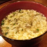 旬彩 天ぷら 心来(しんら） - 〆の河豚雑炊：〆は、大将が 河豚のお出汁で ホッとするお味の美味しい雑炊を作ってくれます。 美味し過ぎますぅ～ッ！　わたしの体系に合わせて、大将が ご飯大盛で いっぱい作ってくれました。 もちろん、全部 完食して 大将に驚かれました。（笑）