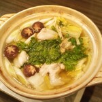 旬彩 天ぷら 心来(しんら） - てっちり：河豚の骨の部分を手に持ってかぶりつきます！ この感じメチャ良いですねッ！河豚の身がぷりぷりで 身離れが良くて素晴らしいです。♡♡♡　 　河豚の良いお出汁で、お野菜も豆腐も別物を食べているように美味しくいただきました。♪♬