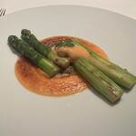 AZUR et MASA UEKI - 季節の移ろいの中で　アスパラガスに雲丹ソースと黒トリュフソース